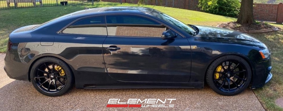 19 Inch Neuspeed RSE102 Gloss Black on a 2015 Audi RS5