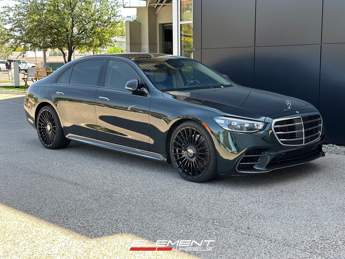 22 inch Vossen HF-8 Gloss Black on a 2023 Mercedes Benz S580