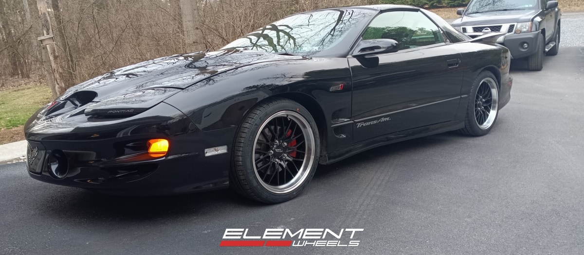 18 inch Ace Alloy AFF04 in Gloss Piano Black w/ Diamond Lip on a 2000 Pontiac Firebird