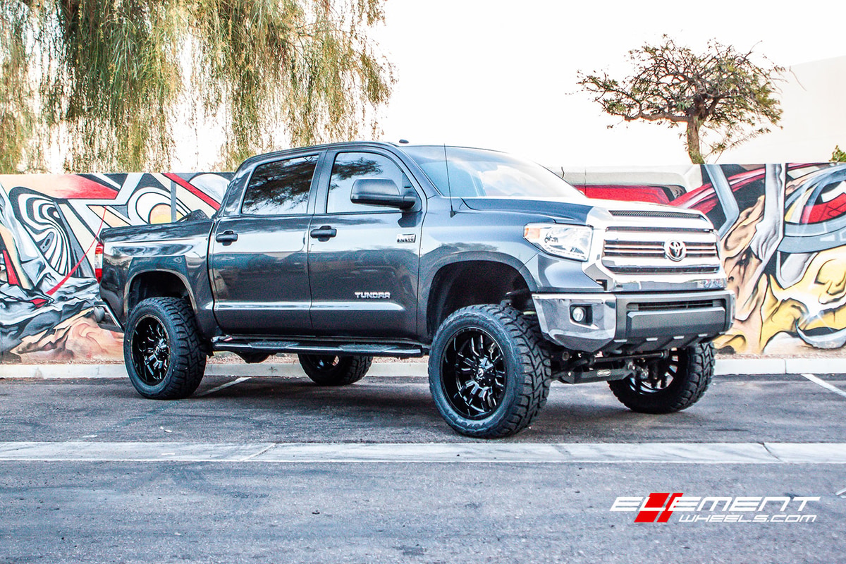 22 inch Fuel Off Road Sledge Gloss Black on 2017 Toyota Tundra w/ Specs