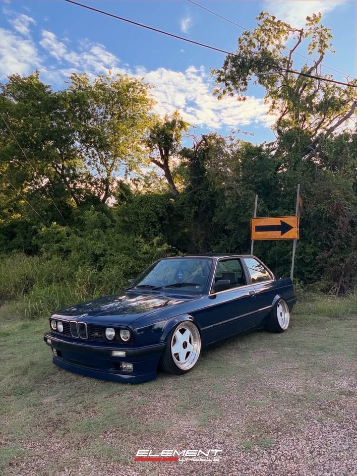 17x9 | 17x10 Staggered on 1992-1998 BMW 3 Series