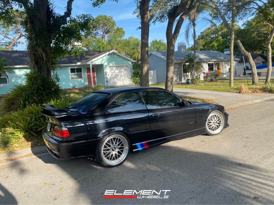 19x8.5 | 19x9.5 Staggered on 1994-2000 BMW M3