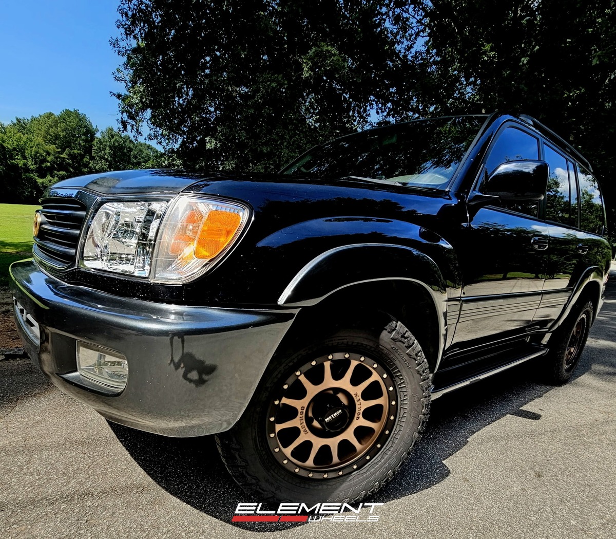 18x9 Method Race MR305 NV Bronze w/ Matte Black Street Lock Lip on 1998-2007 Toyota Land Cruiser