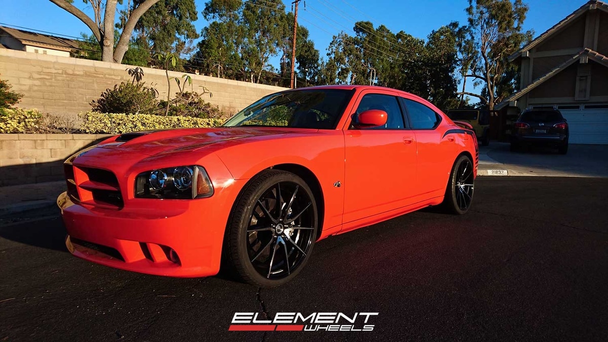 22 inch Staggered M652 Gloss Black w/Machined Face Wheels on 2009 Dodge Charger SRT8 w/ Specs