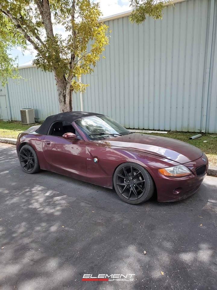 18x8 | 18x9.5 Staggered Niche Vosso on 2002-2008 BMW Z4