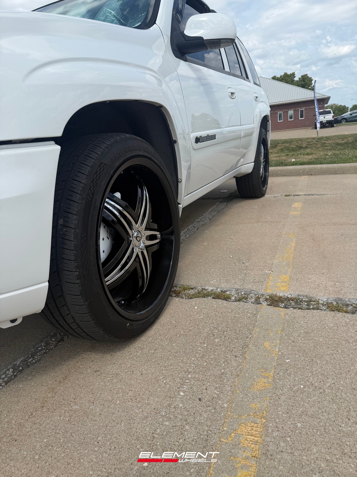 22x9.5 Diablo Blitz Black w/ Chrome Inserts on 2002-2009 Chevrolet Trailblazer