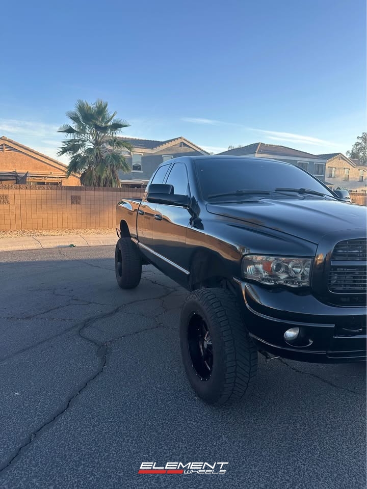 20x10 Moto Metal MO970 on 2003-2005 Dodge Ram 2500/3500