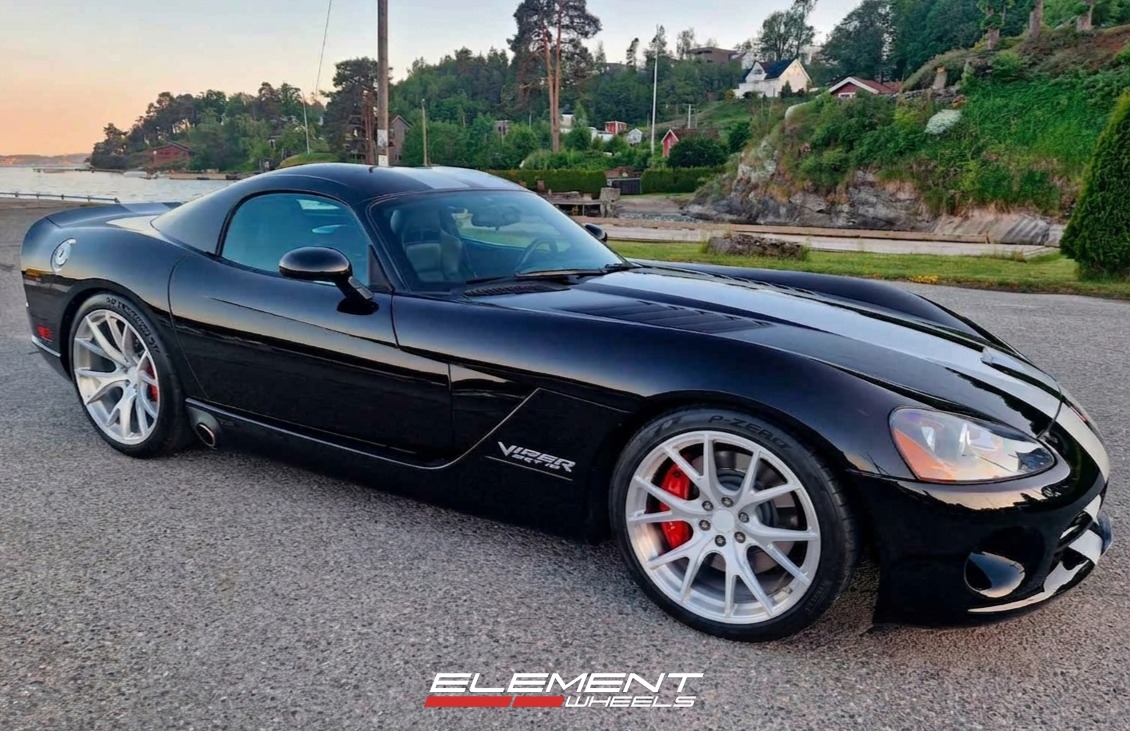 19x10 | 20x12.5 Staggered on 2003-2010 Dodge Viper