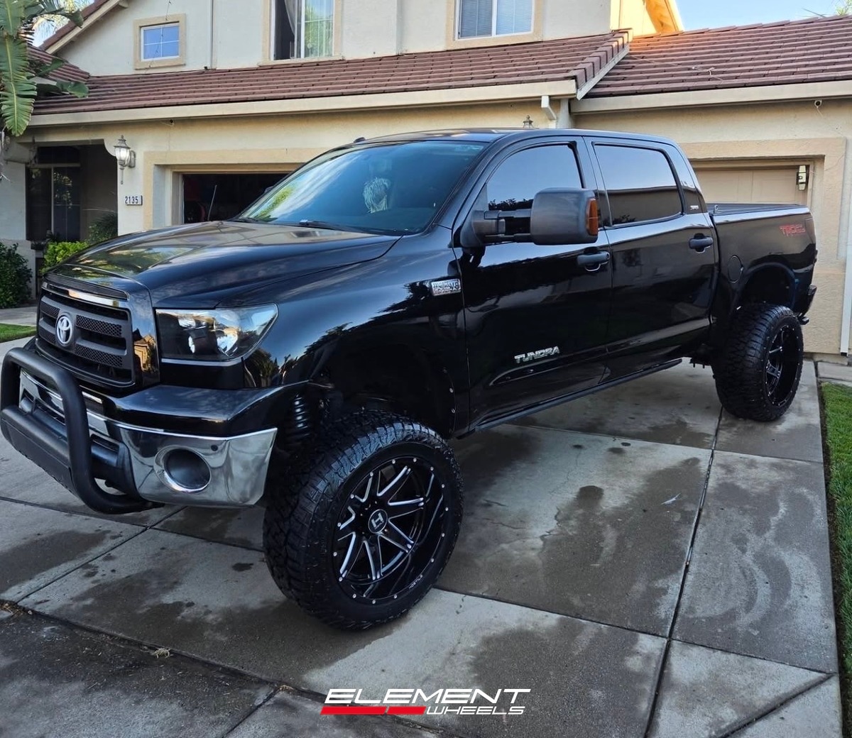 22x12 Hostile H109 Alpha on 2007-2021 Toyota Tundra
