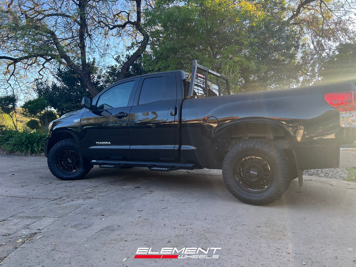 18x8.5 Method Race MR318 Gloss Black on 2007-2021 Toyota Tundra