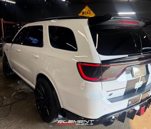 22x10.5 Vossen HF-7 Gloss Black (Hybrid Forged) on 2011-2025 Dodge Durango