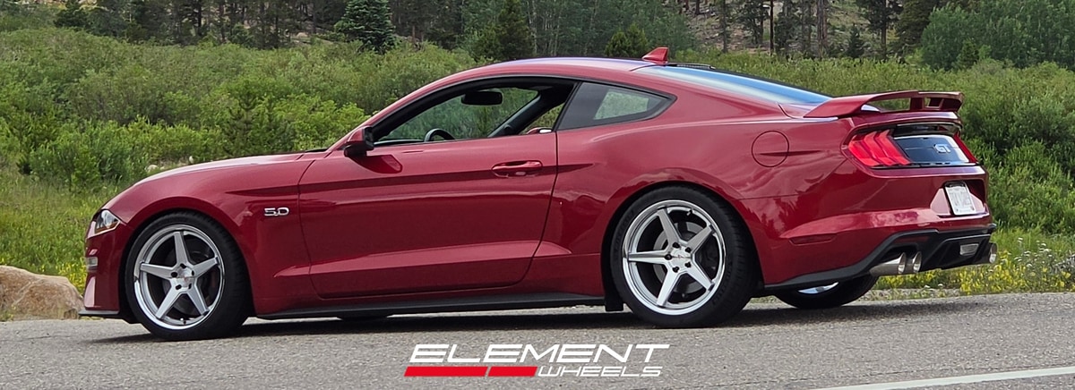 19x9.5 | 19x10.5 Staggered Ferrada FR3 Machine Silver w/ Chrome Lip on 2015-2023 Ford Mustang