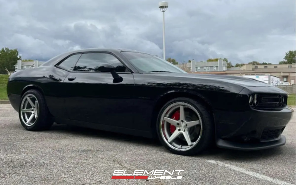20x10 | 20x11.5 Staggered Ferrada FR3 Machine Silver w/ Chrome Lip on 2015-2025 Dodge Challenger RWD