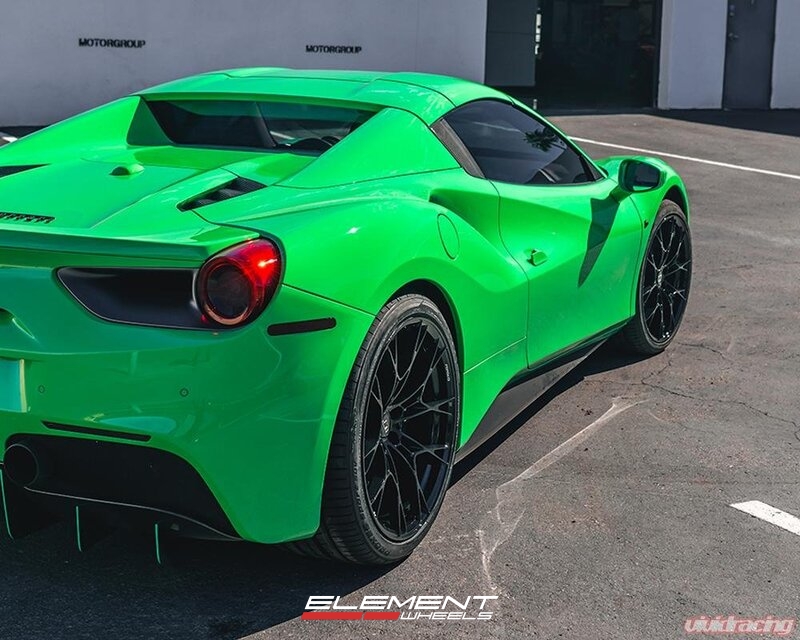 20x9 | 21x12 Staggered on 2016-2021 Ferrari 488
