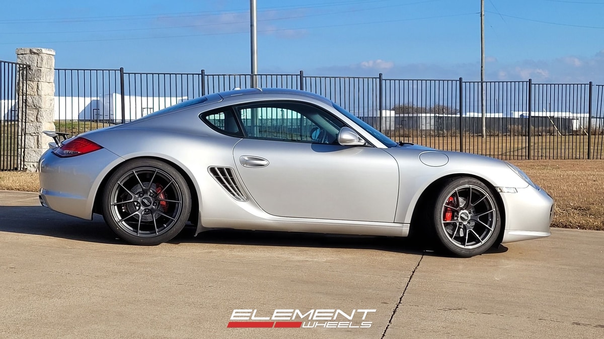 19x10 | 19x10.5 Staggered on 2017-2025 Porsche Cayman 718