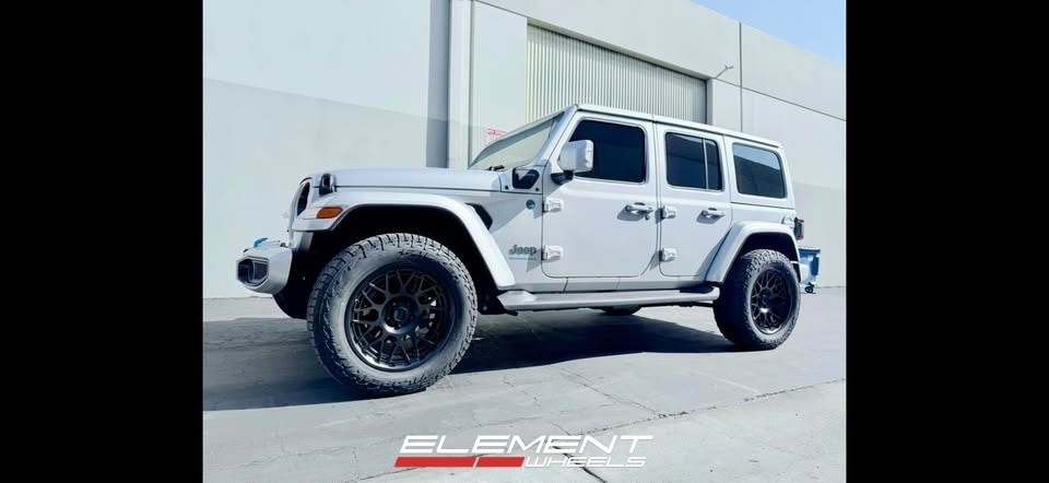 20x9 KMC KM722 Technic on 2018-2025 Jeep Wrangler JL