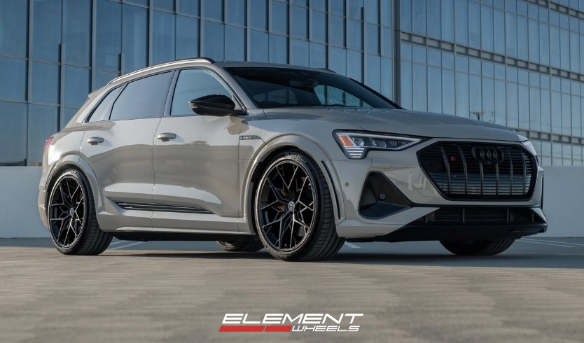 22x10.5 HRE FlowForm FF10 Tarmac on 2019-2023 Audi E-Tron