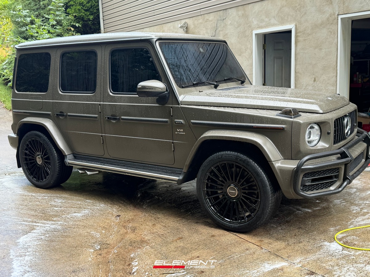 22x10.5 Vossen HF-8 Gloss Black (Hybrid Forged) on 2019-2023 Mercedes Benz G 63 AMG