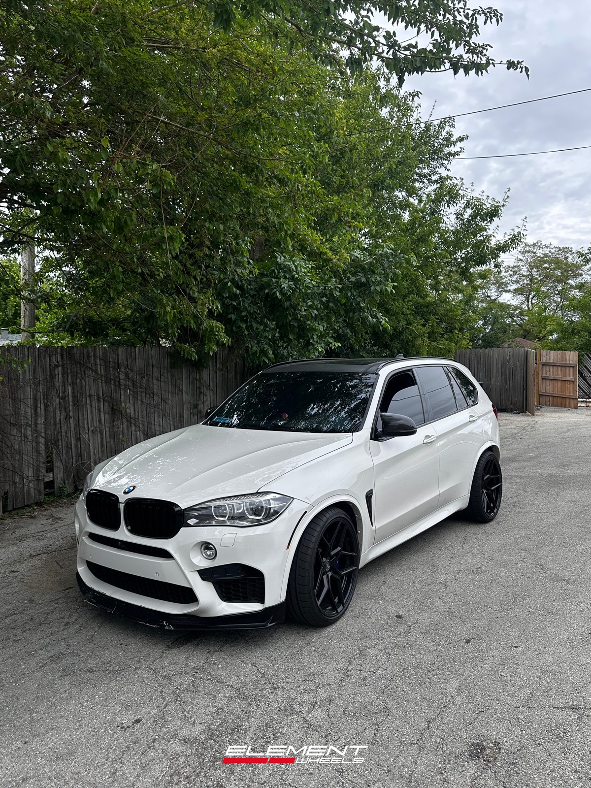 22x11.5 Rohana RFX11 Gloss Black (Cross Forged) on 2019-2025 BMW X5M