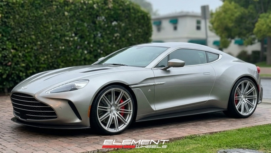 22x9.5 | 22x12 Staggered on 2019-2026 Aston Martin Vantage