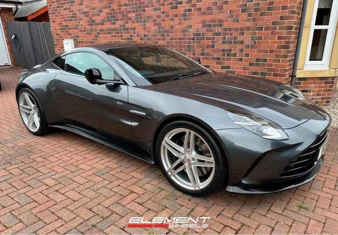 21x9.5 | 21x11.5 Staggered on 2019-2026 Aston Martin Vantage