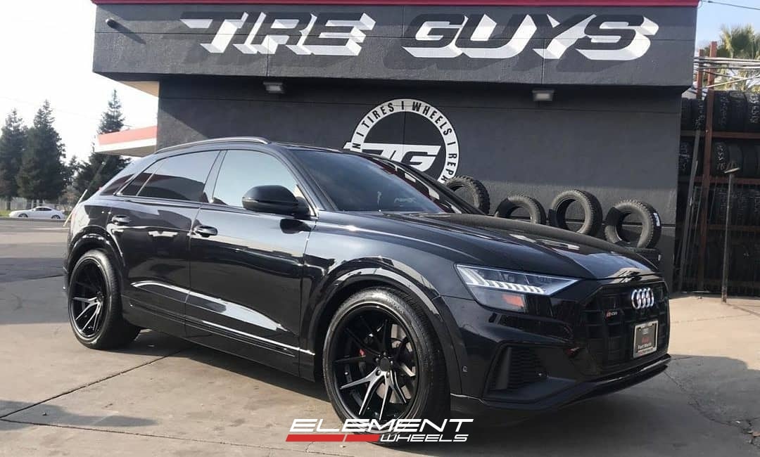 22x11 Ferrada FR2 Matte Black w/ Gloss Black Lip on 2020-2025 Audi SQ8