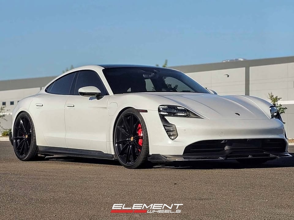 22x9.5 | 22x10 Staggered Curva Concepts CFF46 Gloss Black (Flow Forged) on 2020-2025 Porsche Taycan