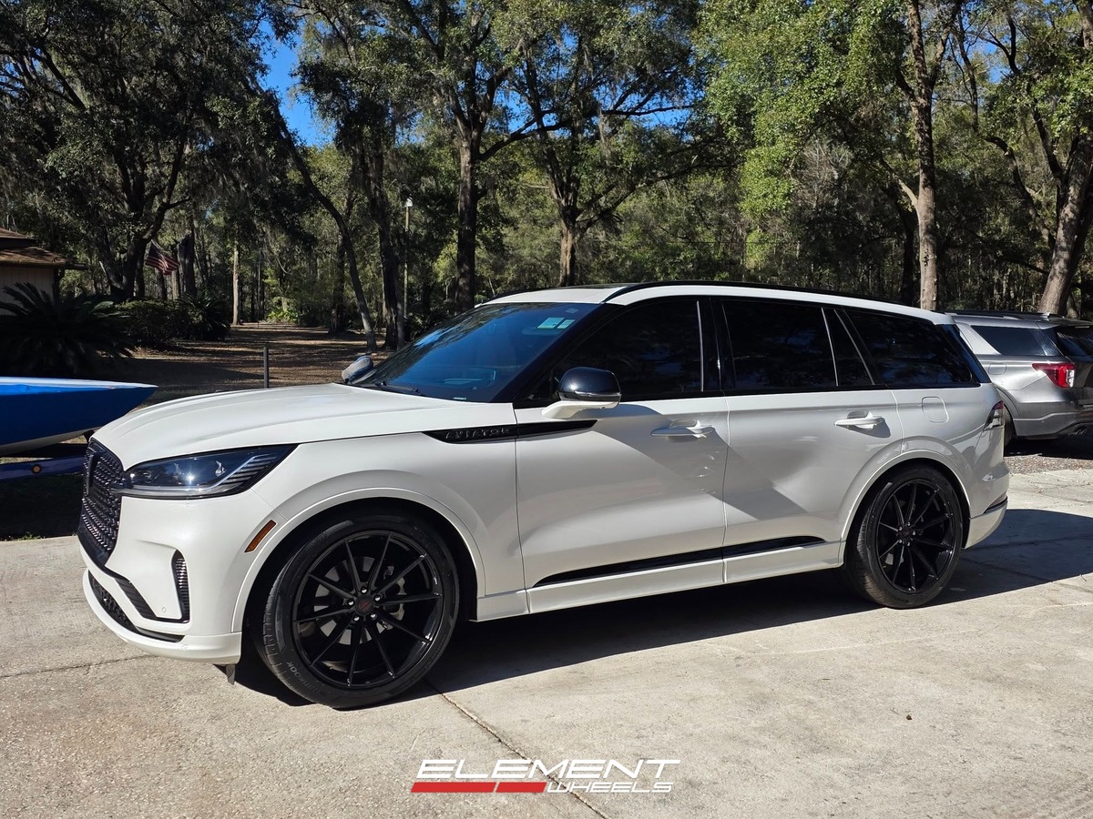 22x10.5 on 2020-2026 Lincoln Aviator