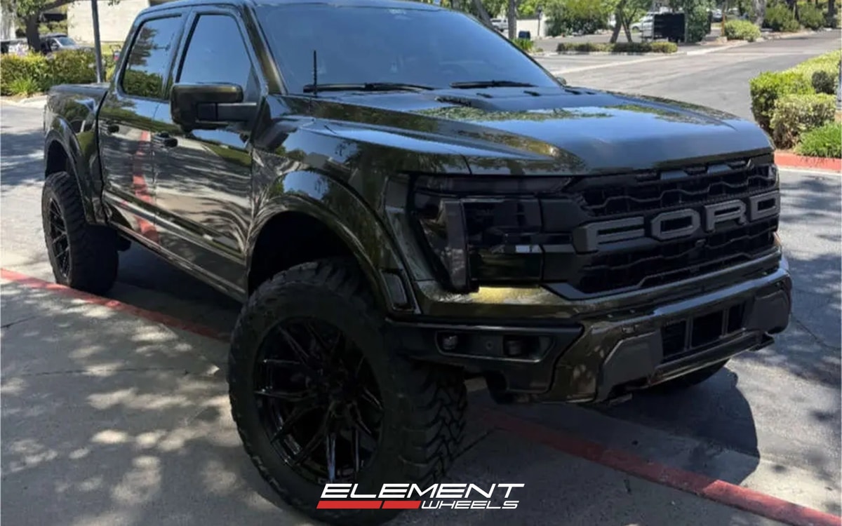 22x10 Vossen HF6-4 Gloss Black (Hybrid Forged) on 2021-2025 Ford F-150 Raptor