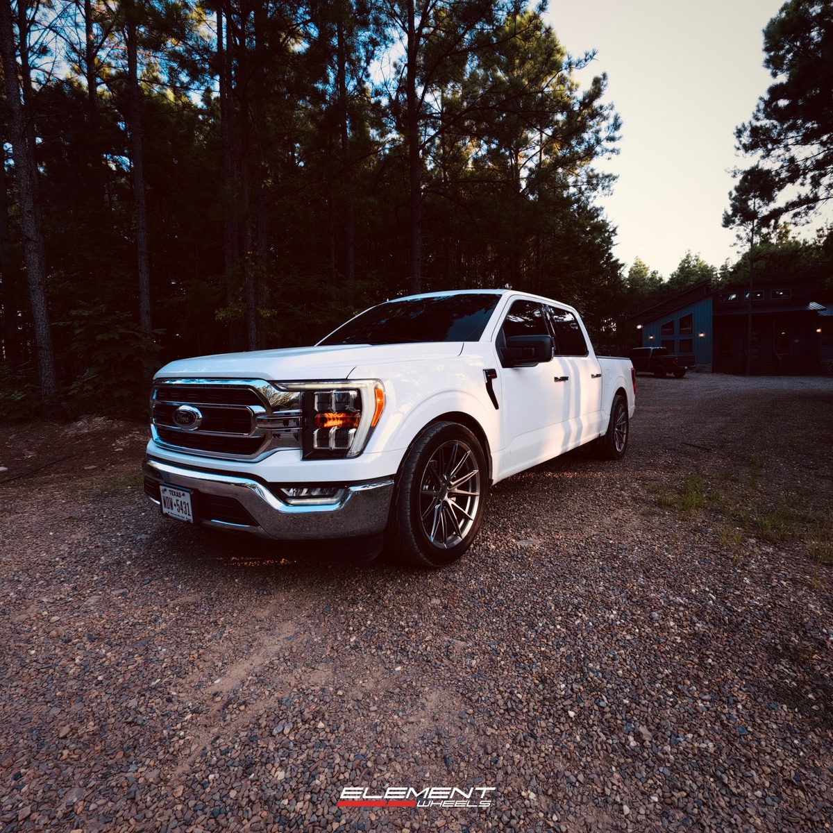 22x9.5 Vossen HFX-2 Hyper Gunmetal (Hybrid Forged) on 2021-2025 Ford F-150