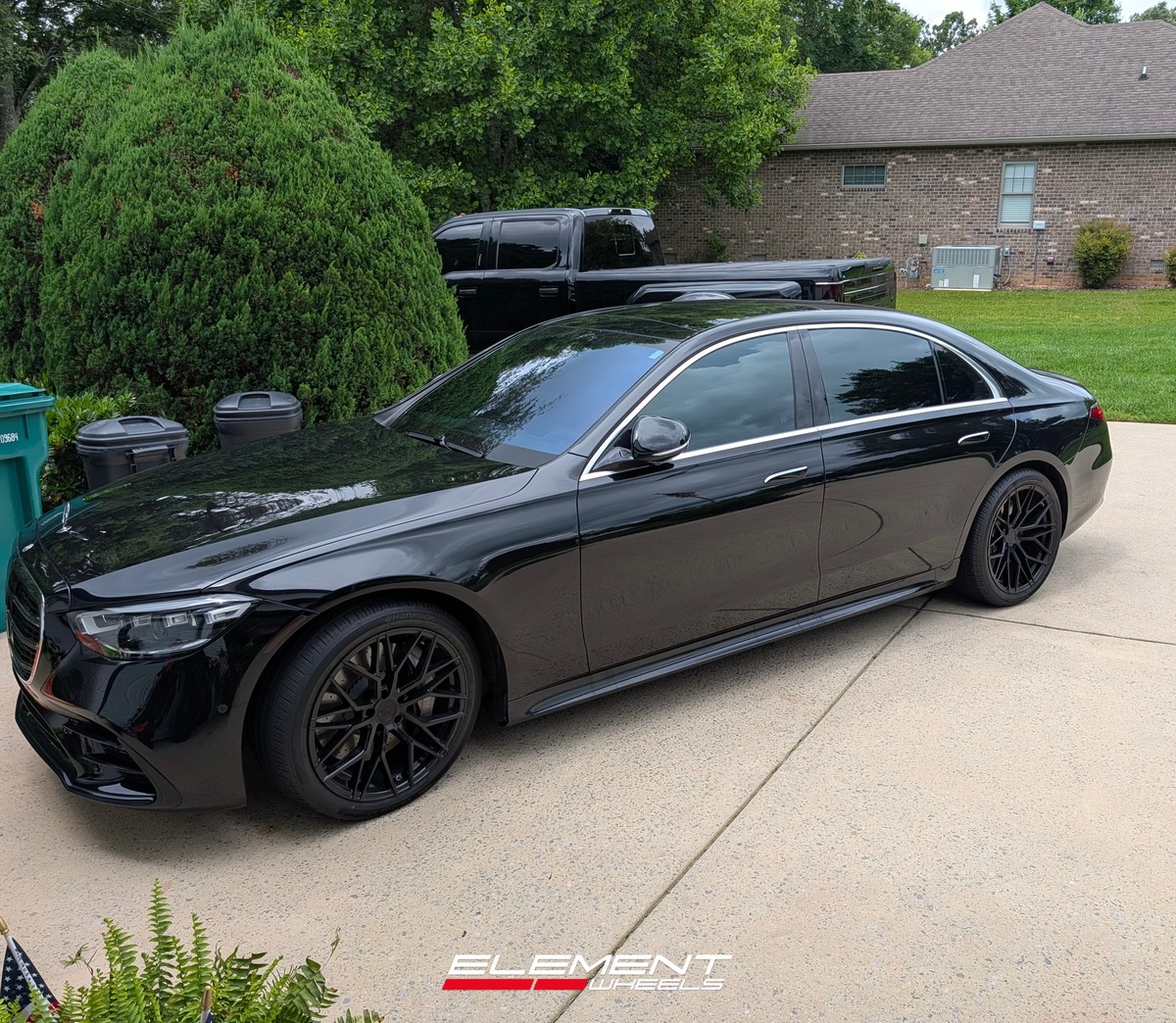 20x9 Avant Garde M520R Gloss Black (Flow Form) on 2021-2025 Mercedes Benz S Class Sedan