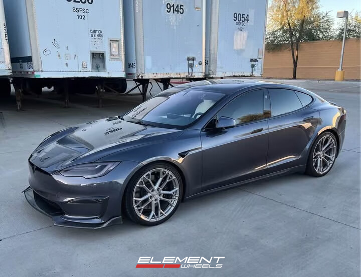 21x9 | 21x10.5 Staggered on 2021-2025 Tesla Model S