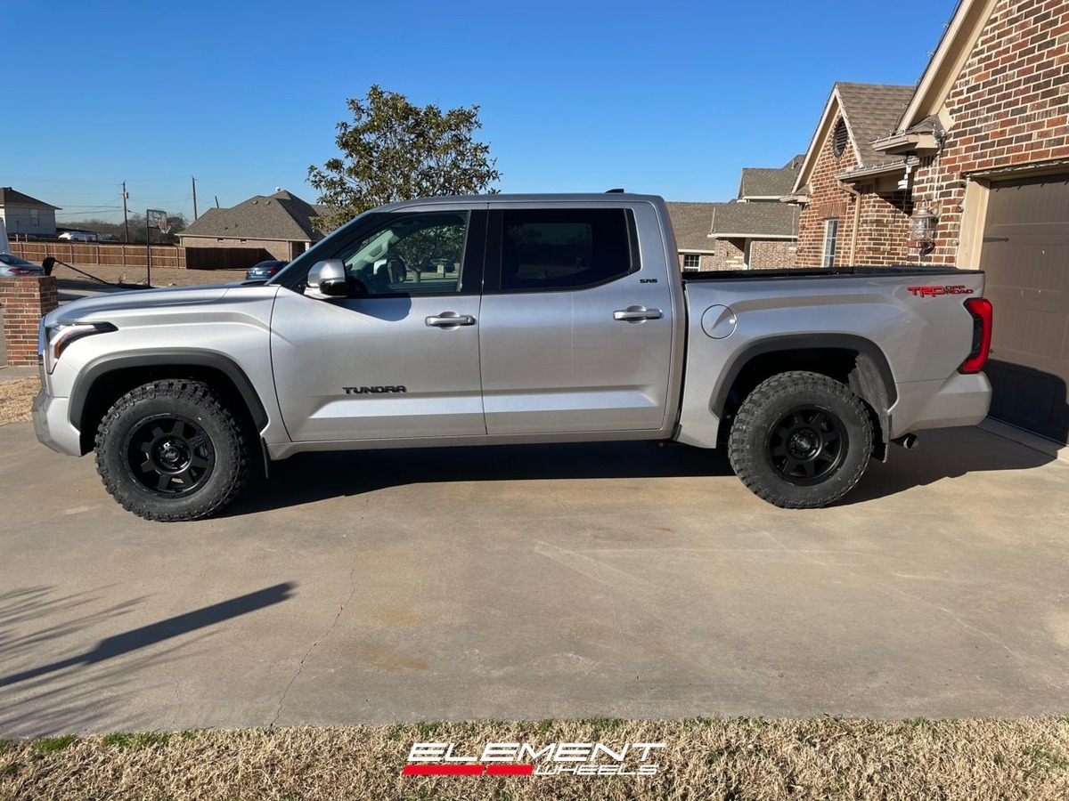 18x9 | 18x9 Staggered on 2022-2025 Toyota Tundra