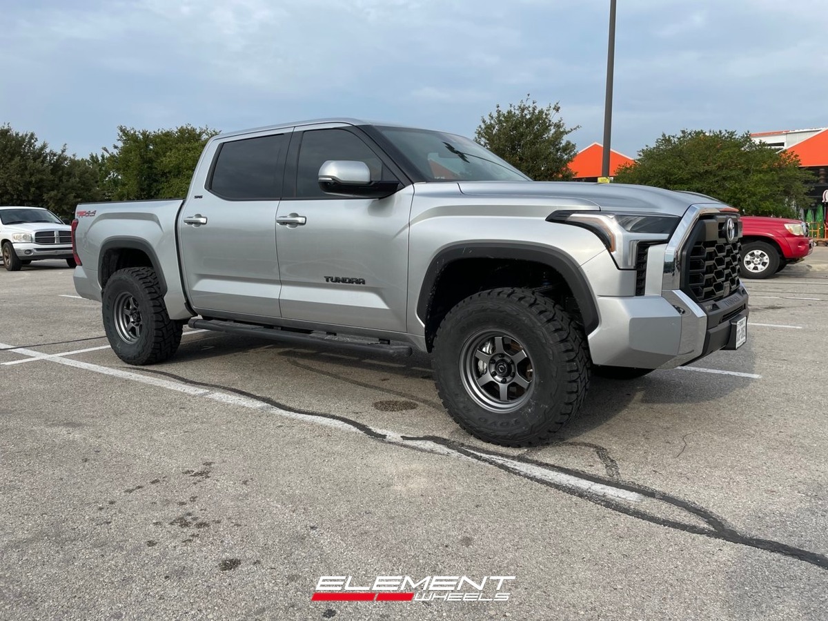 17x9 | 17x9 Staggered on 2022-2025 Toyota Tundra