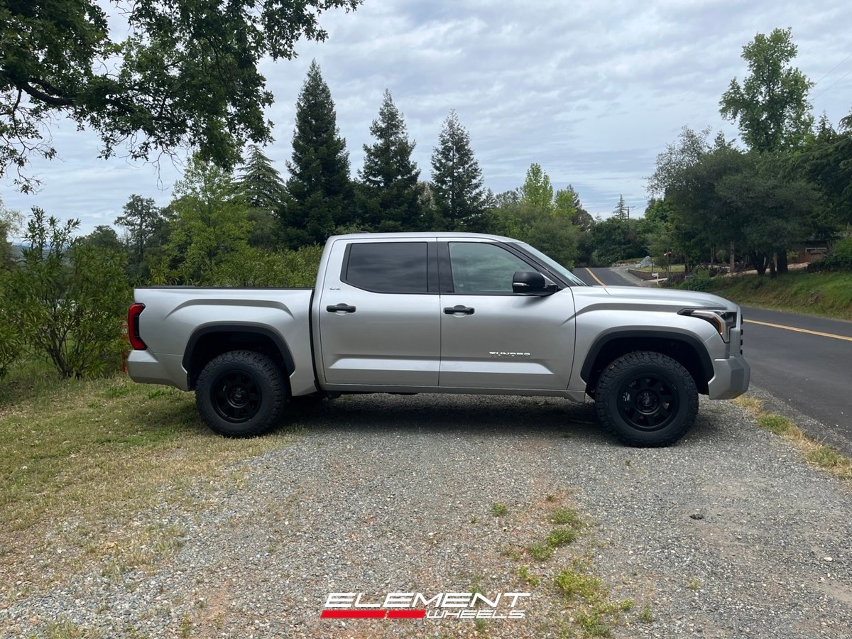 18x9 | 18x9 Staggered on 2022-2025 Toyota Tundra