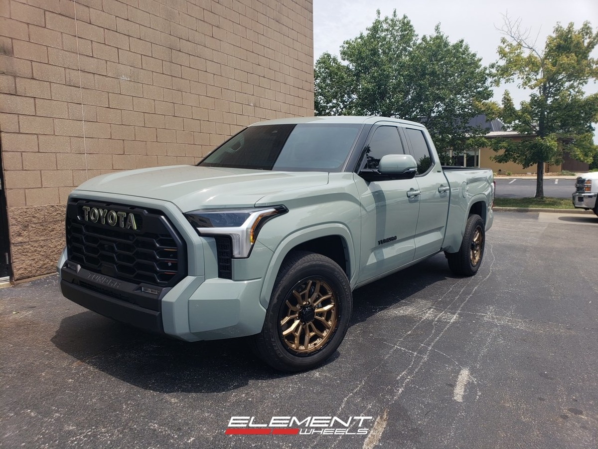 20x9 | 20x9 Staggered on 2022-2025 Toyota Tundra