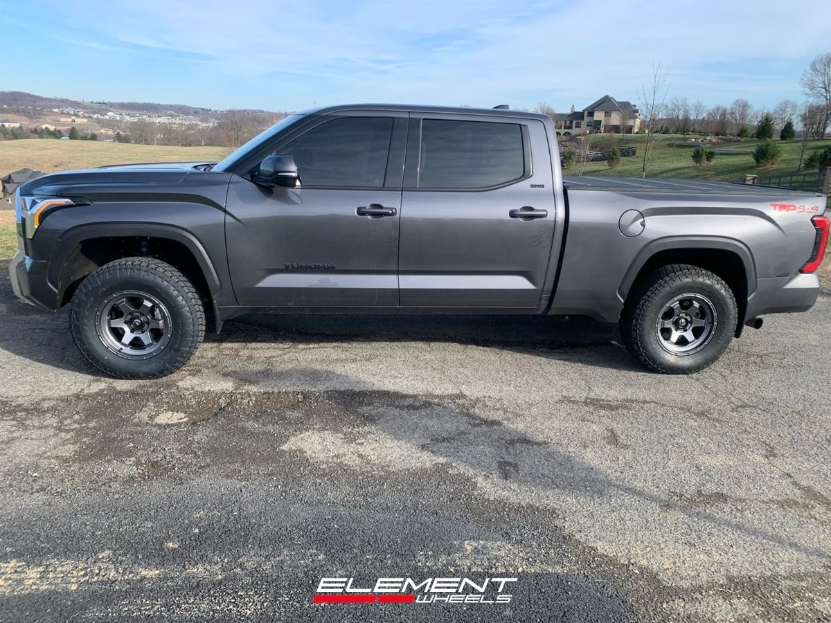 18x9 | 18x9 Staggered Fuel Off-Road D666 Shok  on 2022-2025 Toyota Tundra
