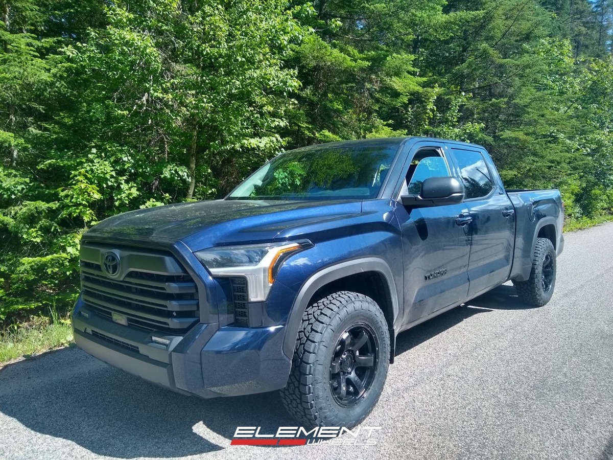 18x9 | 18x9 Staggered Fuel Off-Road Rush Satin Black D766 on 2022-2025 Toyota Tundra