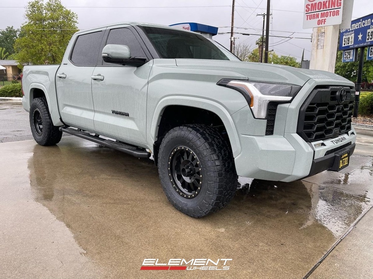 18x9 | 18x9 Staggered Method Race MR304 on 2022-2025 Toyota Tundra