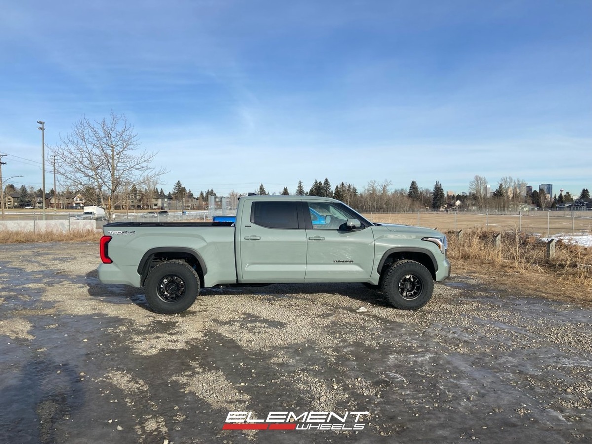 17x8.5 | 17x8.5 Staggered Method Race MR702 Matte Black (Bead Grip) on 2022-2025 Toyota Tundra