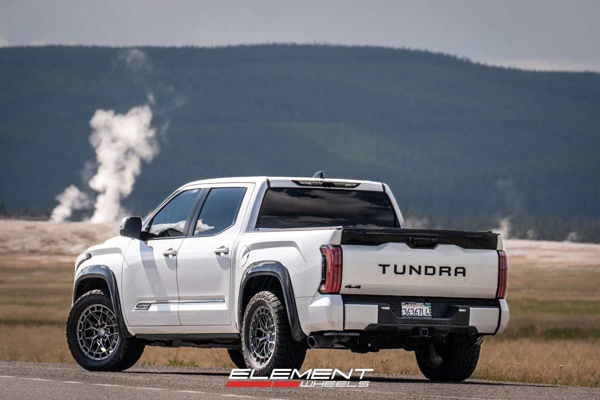 20x9.5 Vossen HFX-1 Matte Gunmetal (Hybrid Forged) on 2022-2025 Toyota Tundra
