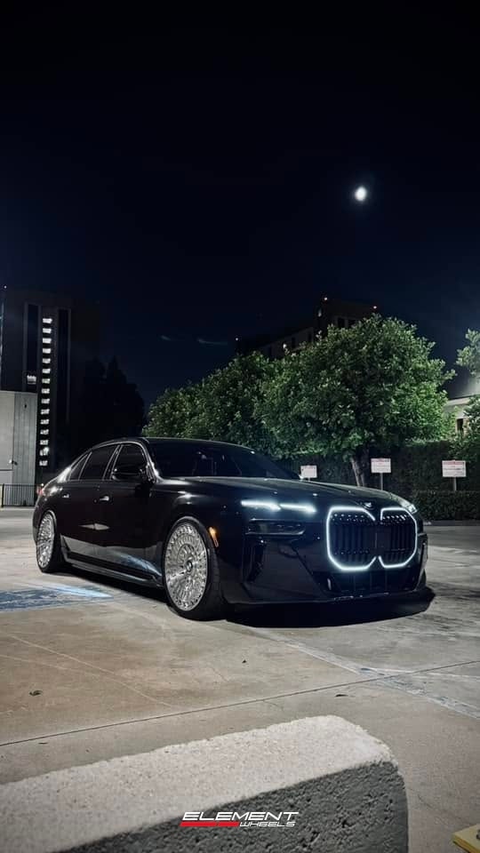 22x9.5 | 22x11 Staggered on 2023-2025 BMW 7 Series
