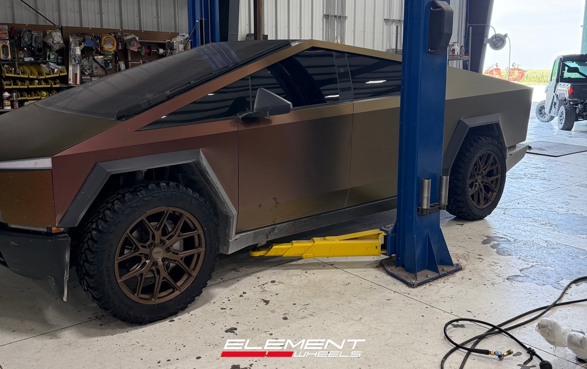 22x9.5 Vossen HF6-4 Terra Bronze (Hybrid Forged) on 2023-2026 Tesla Cybertruck