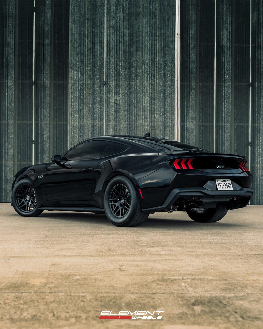 18x5 | 17x10 Staggered Forgestar F14 on 2024-2025 Ford Mustang