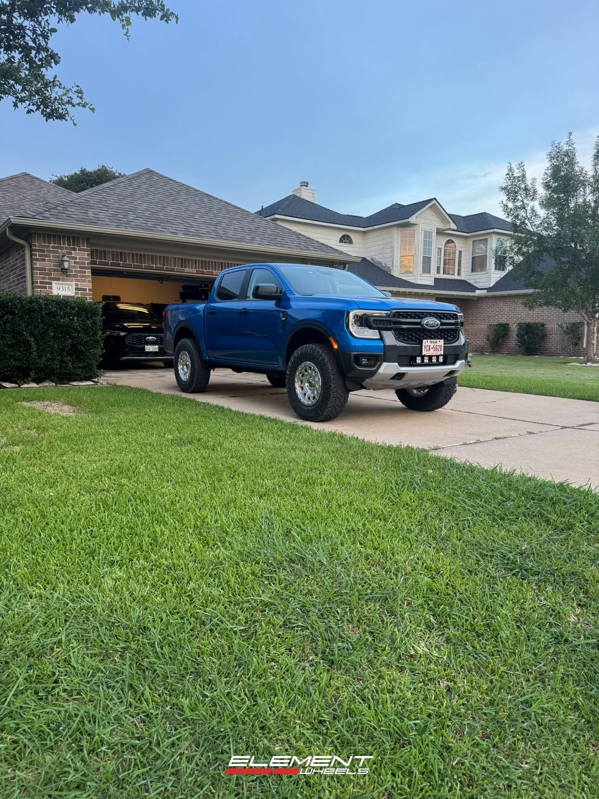 17x8.5 | 17x8.5 Staggered Fuel Off-Road Fortress Gloss Silver Machined FC884 on 2024-2025 Ford Ranger