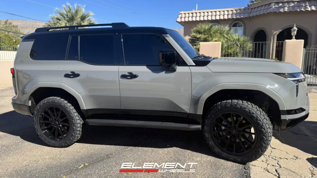 22x9.5 Vossen HF6-1 Gloss Black (Hybrid Forged)  on 2024-2025 Lexus GX
