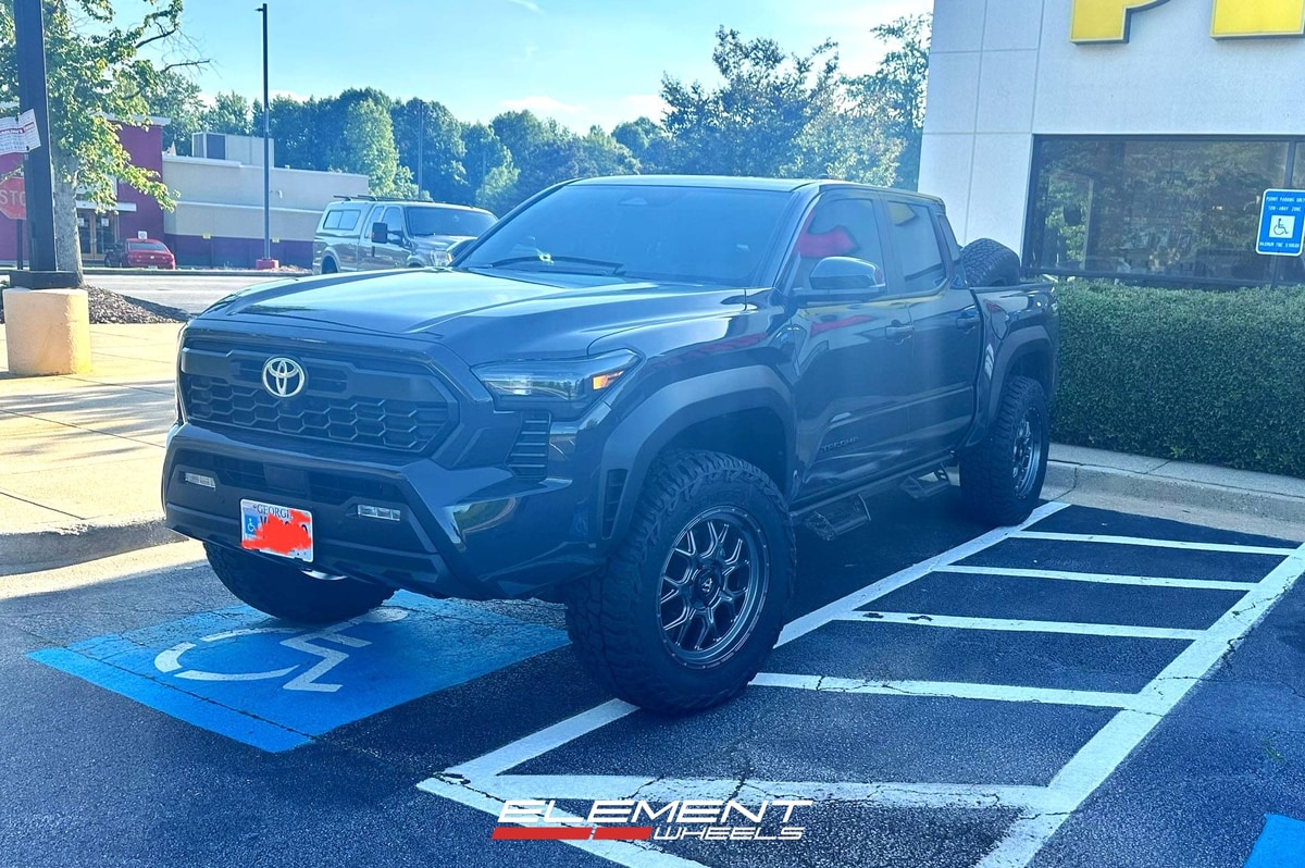 20x9 | 20x9 Staggered Fuel Off-Road Tech Matte Gunmetal D672 on 2024-2025 Toyota Tacoma