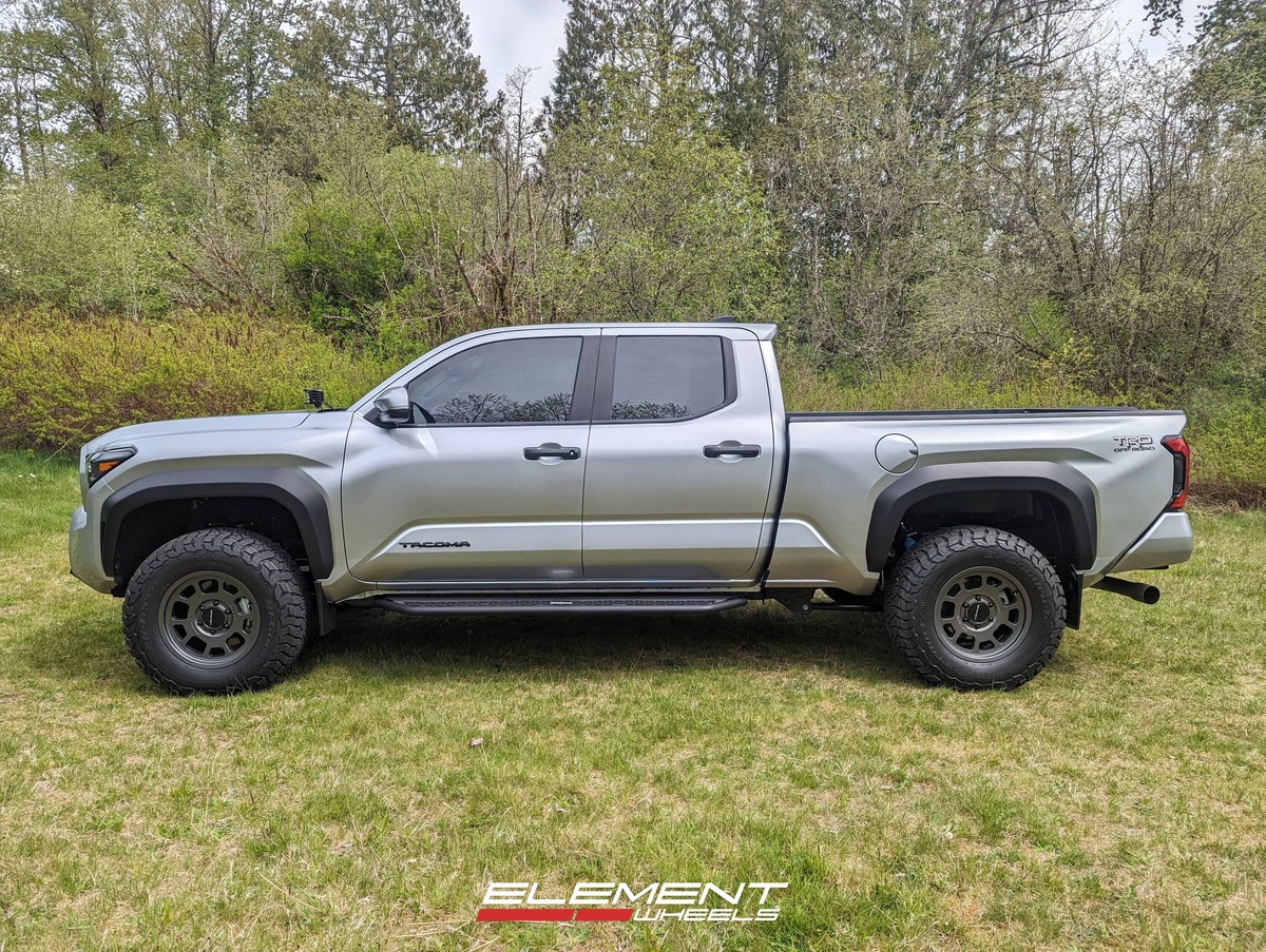 17x8.5 | 17x8.5 Staggered Method Race MR705 on 2024-2025 Toyota Tacoma