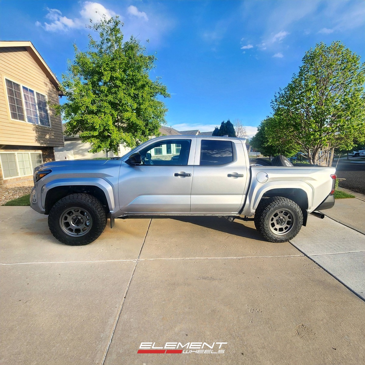 17x8.5 | 17x8.5 Staggered Method Race MR705 on 2024-2025 Toyota Tacoma