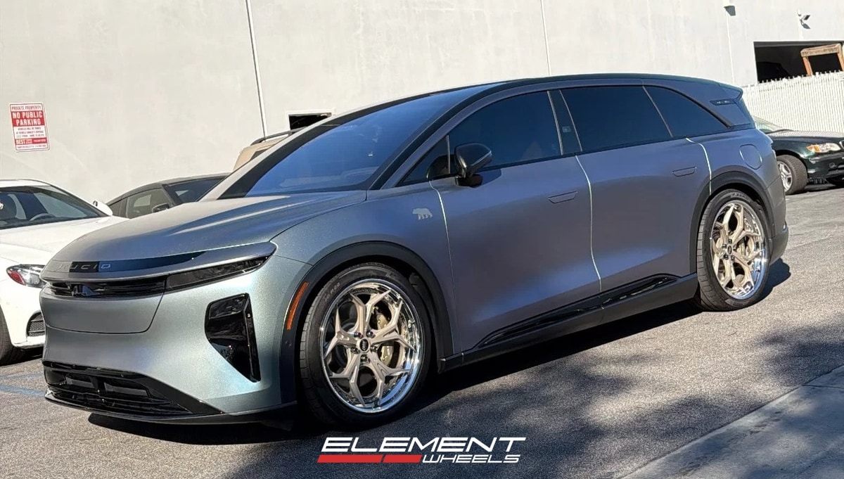 22x10 | 23x10.5 Staggered on 2025-2027 Lucid Gravity